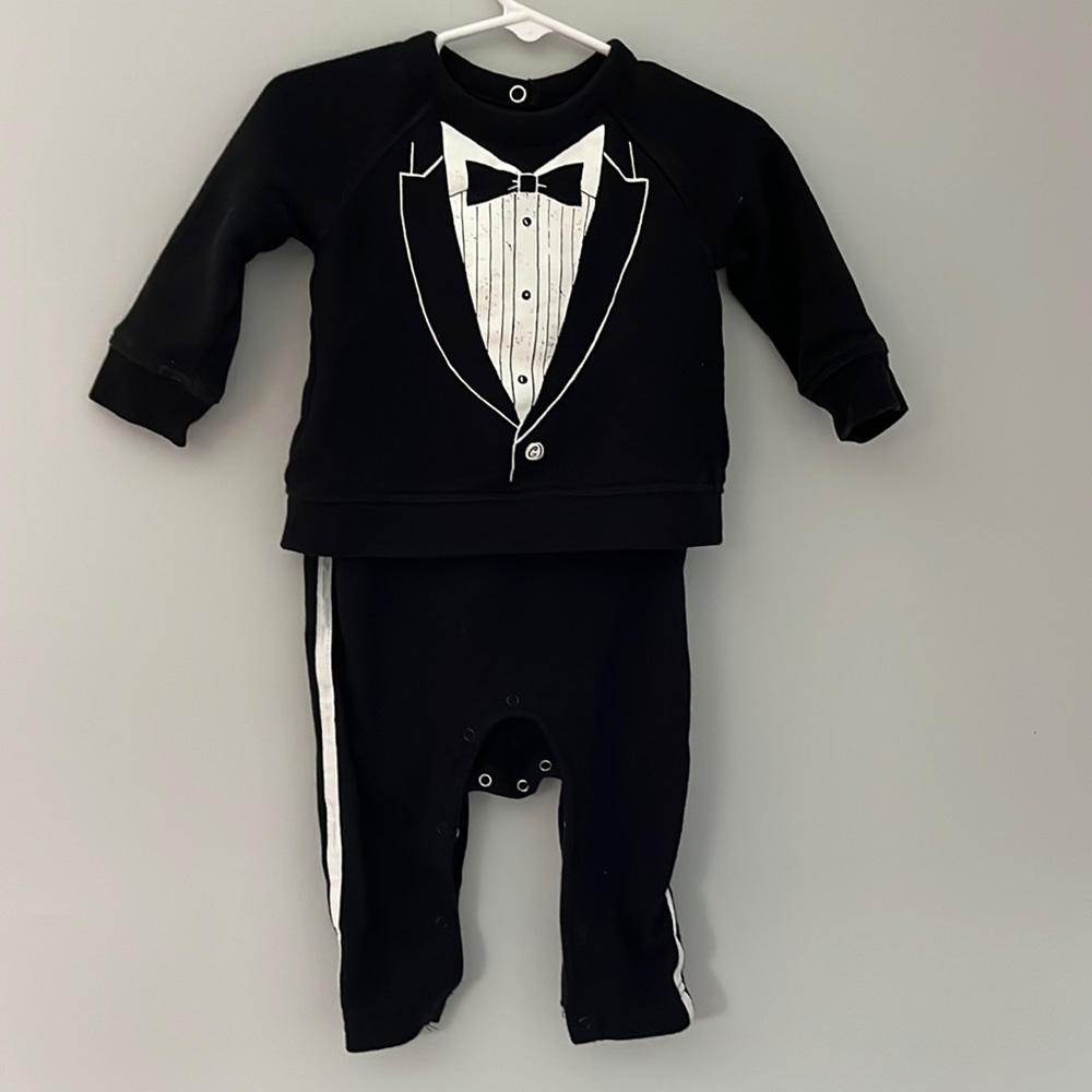 (6-12m) 2/$20 Gap Sweatshirt Tuxedo Bodysuit